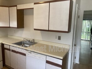 6070 In the Pines Dr SE in Grand Rapids, MI - Building Photo - Building Photo