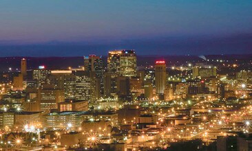 University Place in Birmingham, AL - Foto de edificio - Building Photo