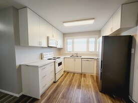 10318-10156 156 St NW in Edmonton, AB - Building Photo