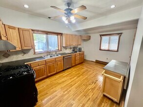 616 Adams St in Quincy, MA - Building Photo - Building Photo