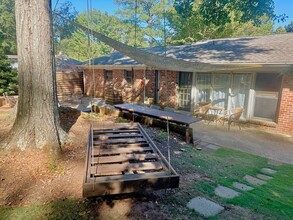 Super Cute One Level Home 1 mile from Toom in Auburn, AL - Building Photo - Building Photo