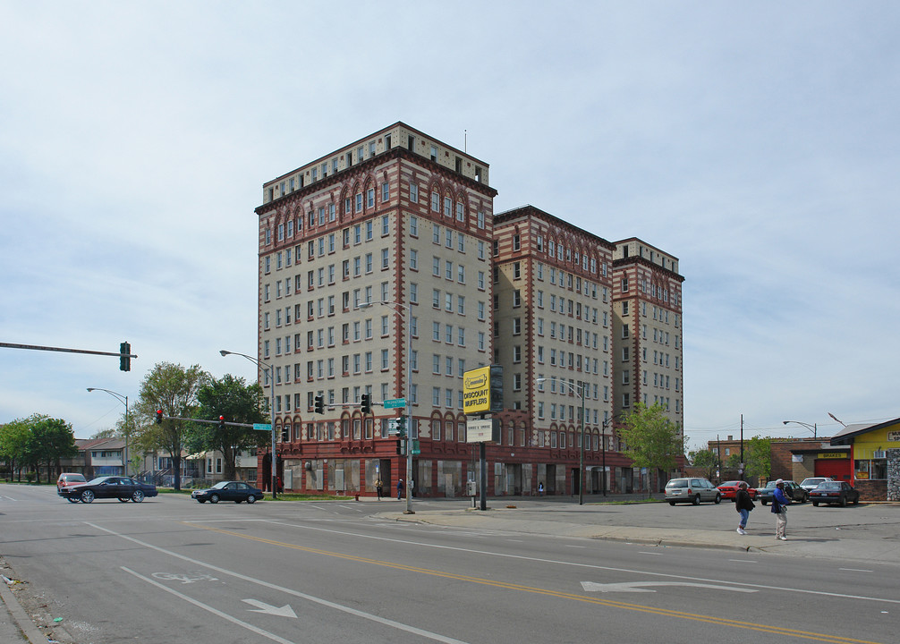 Guyon Apartments in Chicago, IL - Building Photo