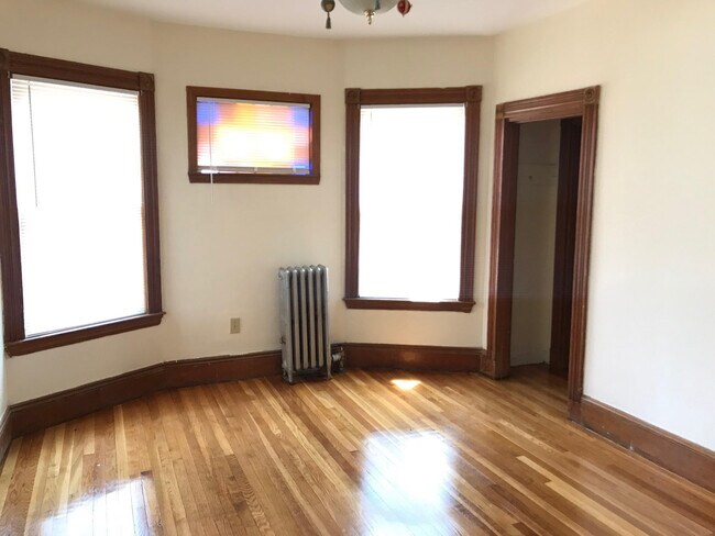 336 Centre St, Unit 2 in Boston, MA - Foto de edificio - Building Photo