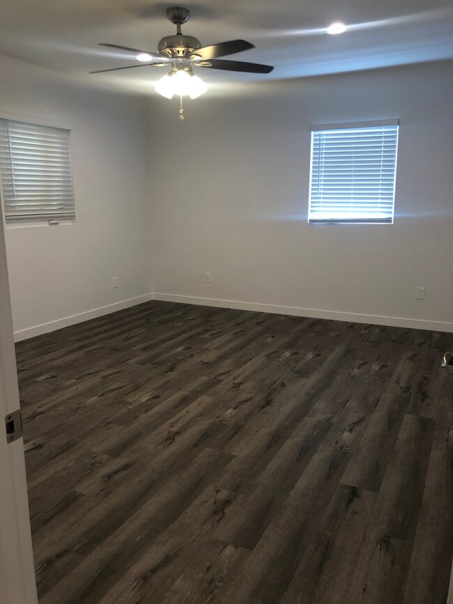 1230 S Holt Ave in Los Angeles, CA - Building Photo - Building Photo