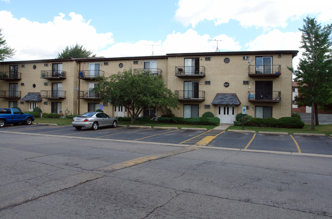 Whispering Winds in Arlington Heights, IL - Foto de edificio