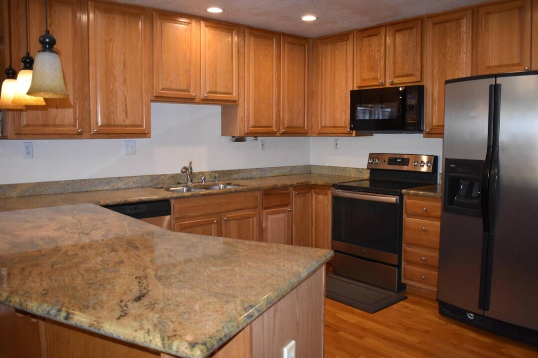 4173 El Camino Real in Palo Alto, CA - Building Photo