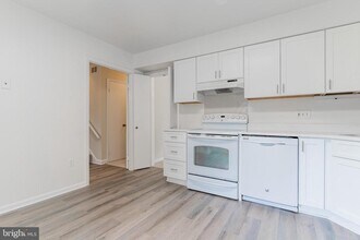 3840 Persimmon Cir in Fairfax, VA - Building Photo - Building Photo