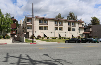 3105 Montrose Ave in Glendale, CA - Building Photo - Building Photo