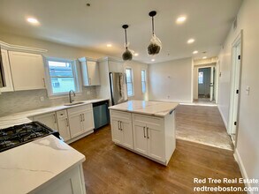 19 Bellevue St, Unit 1 in Waltham, MA - Building Photo - Building Photo