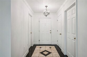 25316 Plantation Dr NE in Atlanta, GA - Building Photo - Building Photo