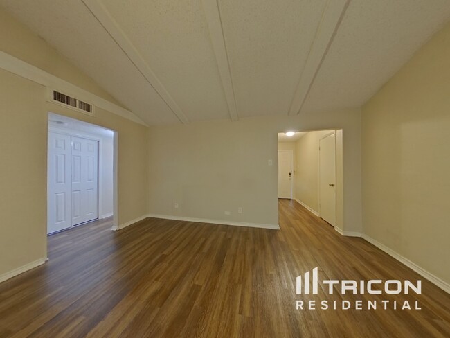 909 Via Avenida in Mesquite, TX - Building Photo - Building Photo