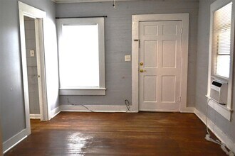 102 S Beauregard St in Alvin, TX - Foto de edificio - Building Photo
