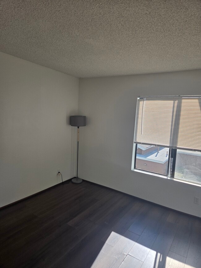 1050 E Washington Ave, Unit 61 in Escondido, CA - Building Photo - Building Photo