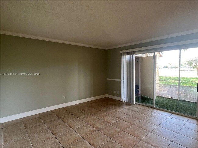 1017 Coral Club Dr, Unit 1017 in Coral Springs, FL - Building Photo - Building Photo