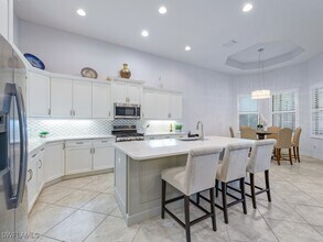 6562 Amarone Ln in Naples, FL - Foto de edificio - Building Photo