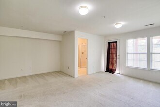 2702 Snowmill Ct in Ellicott City, MD - Foto de edificio - Building Photo