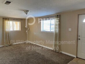 5006 Headingly Ave NE in Albuquerque, NM - Foto de edificio - Building Photo