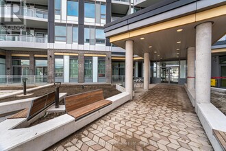 2501-2501 Saw Whet Blvd. in Oakville, ON - Building Photo - Building Photo