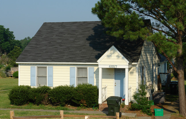 4557 Hargrove Rd in Raleigh, NC - Building Photo - Building Photo