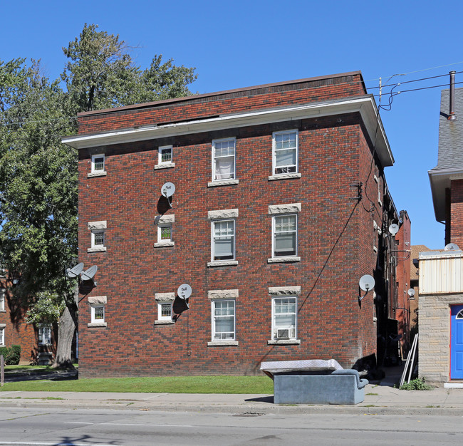 Montgalm Aparments in Hamilton, ON - Building Photo - Building Photo