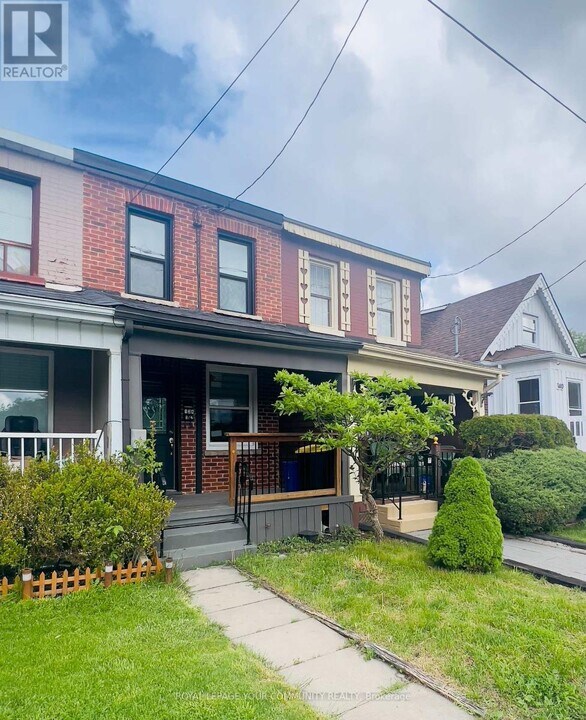 134 1/2 Olive Ave in Oshawa, ON - Building Photo