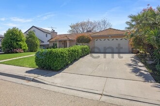 2847 Hillcrest St in Selma, CA - Building Photo - Building Photo