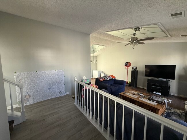 1172 Hill Crest Dr in Carol Stream, IL - Building Photo - Building Photo