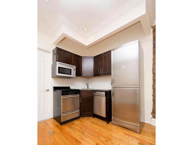 242 E 75th St-Unit -4A in New York, NY - Foto de edificio - Building Photo