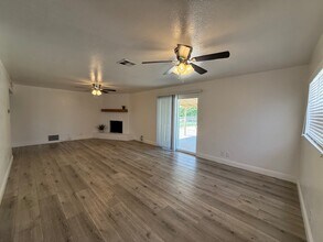 4802 W Kaweah Ave in Visalia, CA - Building Photo - Building Photo