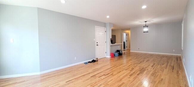 11 Wallis Ave in Jersey City, NJ - Building Photo - Building Photo
