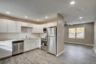 1017 Hiatt St in Carter Lake, IA - Foto de edificio - Building Photo