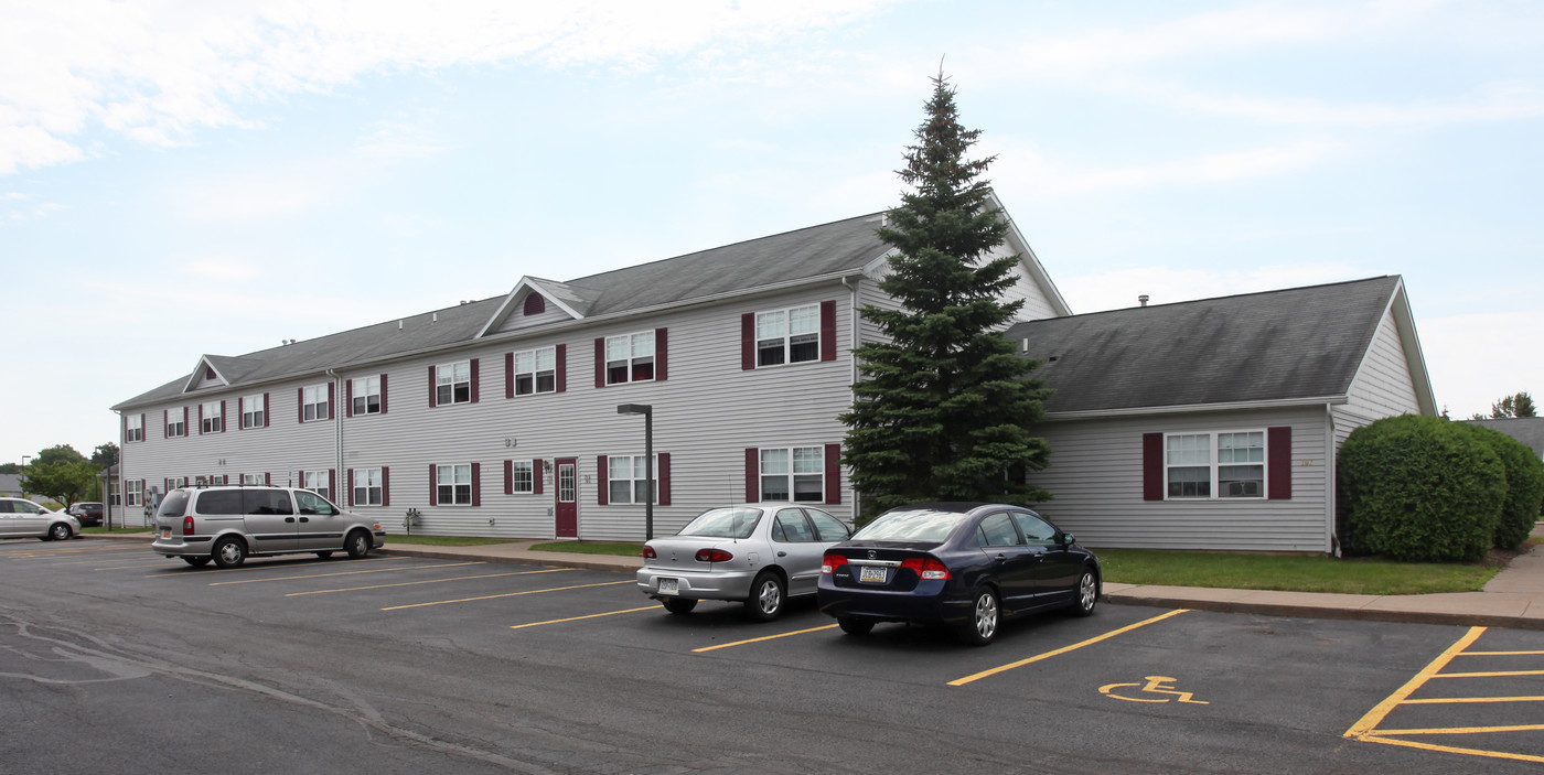 Seldon Squares in Brockport, NY - Building Photo