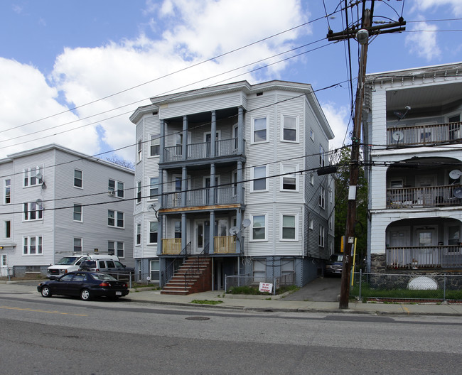 135-137 Lawton Ave in Lynn, MA - Foto de edificio - Building Photo