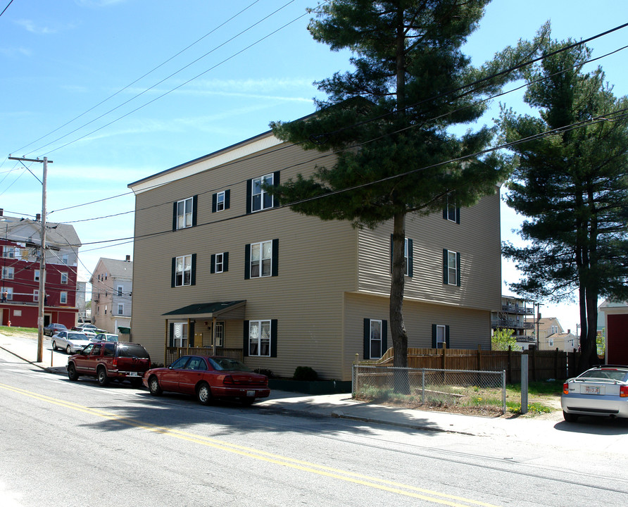 541 E School St in Woonsocket, RI - Building Photo