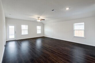 709 Smokey Trail in Princeton, TX - Foto de edificio - Building Photo