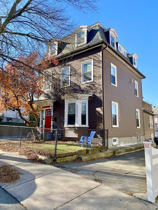 11 Greenville St, Unit 2 in Somerville, MA - Building Photo