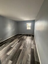 240 Oak St, Unit 7 in Bridgeport, CT - Building Photo - Building Photo
