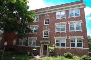 757 Syracuse Ave in University City, MO - Building Photo