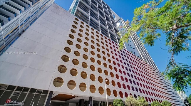 55 SE 6th St, Unit 2700 in Miami, FL - Building Photo - Building Photo