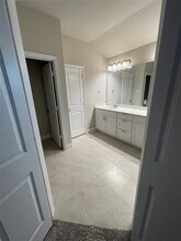 560 Hutchinson Ln in Lewisville, TX - Building Photo - Building Photo