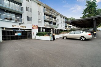 2010 St Johns St in Port Moody, BC - Building Photo - Building Photo