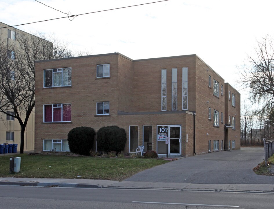 101 Bloor St W in Oshawa, ON - Building Photo