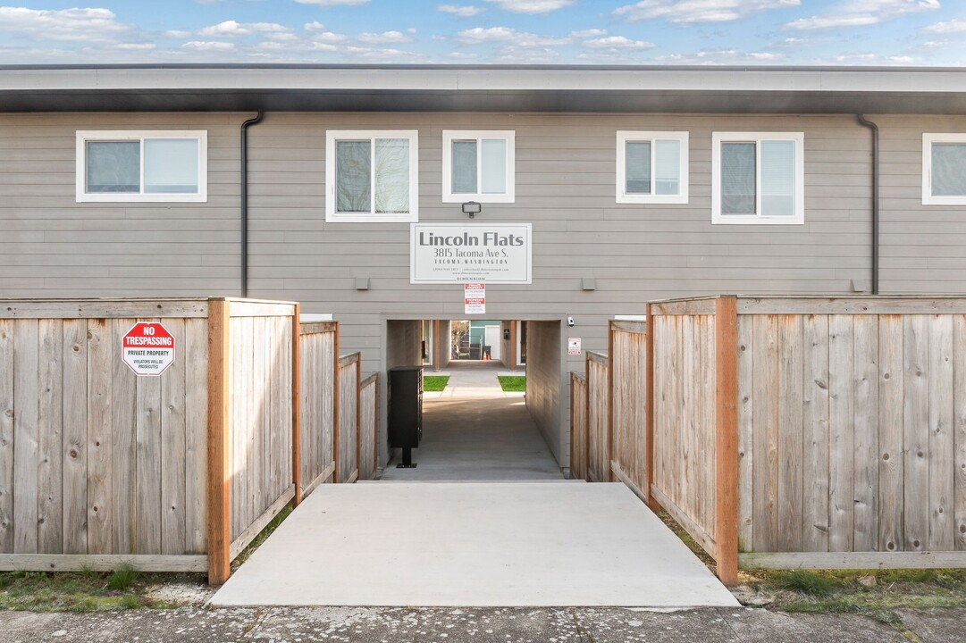 Fully Remodeled, Modern Living Inside and in Tacoma, WA in Tacoma, WA - Foto de edificio