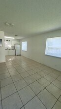 2223 Taylor St in Hollywood, FL - Building Photo - Building Photo