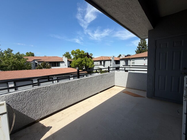 property at 5201 Laguna Oaks Dr