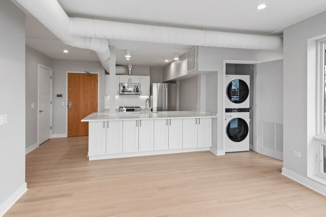 4637 N Ashland Ave in Chicago, IL - Building Photo - Building Photo