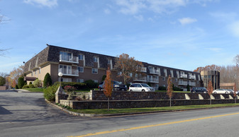 Chateau Sur Crest Apartments