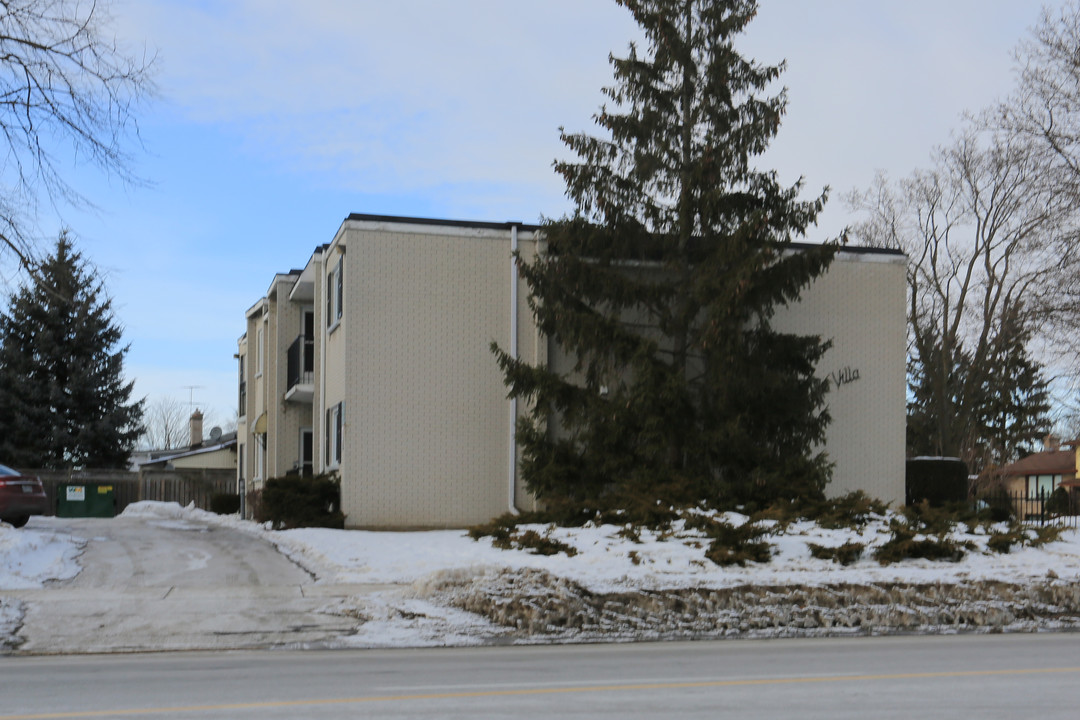 423 Carson Dr in Kitchener, ON - Building Photo