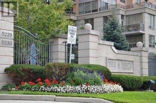 5233 Dundas St W in Toronto, ON - Building Photo