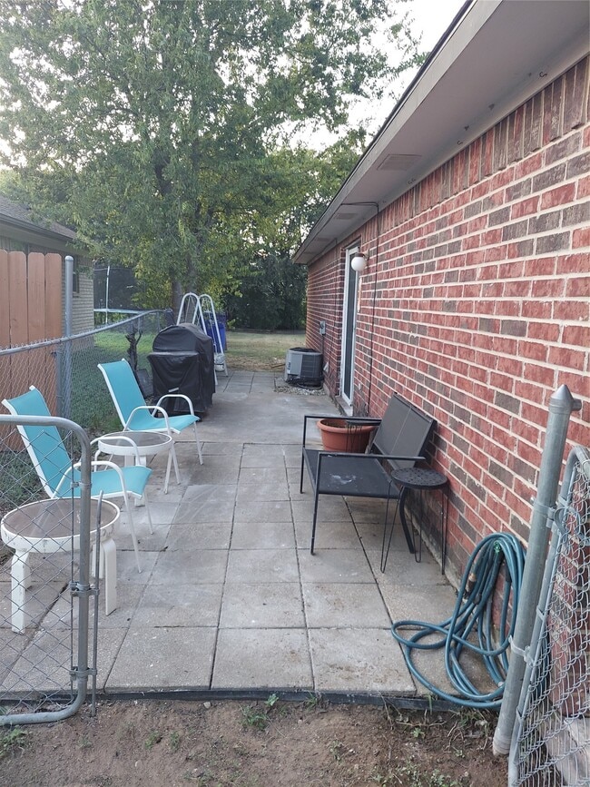 property at 933 Valentine Ave